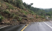 临海一路段发生因暴雨塌方 目前已进行道路封闭