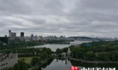 风雨齐袭湖北气温猛降超10℃ 后天最高气温低至17℃