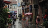 旅游遇到大雨怎么办 外出旅游如何应对雨天