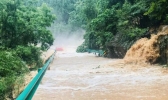 四川广元强降雨多路段交通中断 目前暂无人员伤亡报告