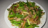 回锅肉炒蒜苔的做法