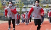 初三学生体育课跑步时猝死具体怎么回事？体育课跑步猝死和戴口罩有关吗？