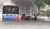 浙江台州暴雨致多人被困 当地消防紧急救援