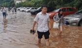 四川继续发布暴雨蓝色预警 成都等地有强对流外出备好雨具