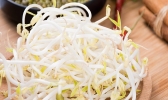 绿豆芽和黄豆芽的区别 绿豆芽和黄豆芽有什么不同