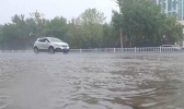 山东多地雷阵雨气温不超30℃ 市民周末出行注意交通安全