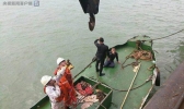 珠江货船碰撞事故4名船员获救 其余8名仍困船舱