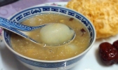 银耳鸽蛋羮的做法
