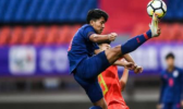 国青0-2泰国是怎么回事 门将送大礼前锋空门不进