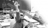 杭州小学生戴一米帽上课是怎么回事？小学生戴一米帽什么作用？