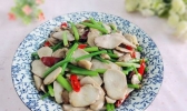 韭菜苔炒马勃菌的做法