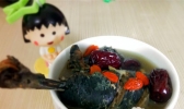 益母草炖乌鸡的做法