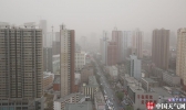 青海西宁出现沙尘天气 建筑物若隐若现
