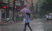 未来三天江苏强降雨不断 市民雨天出行注意交通安全