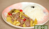 酸菜牛肉盖浇饭的做法