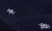 津城冬雪纷纷下 风吹粒粒美胜花