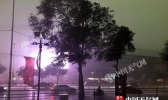 沈阳大风刮落广告牌 今天辽宁全省风强雨大
