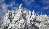 安徽大别山阳光下的冰雪天地