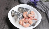 鲫鱼鲜虾汤的做法 鲫鱼鲜虾汤的家常做法