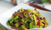 芹菜怎么做好吃 芹菜炒牛肉的家常做法