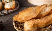 做油条是用泡打粉好还是用酵母粉好
