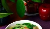 滑子菇鸡汤面的做法