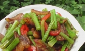 芹菜炒腊肉的做法