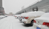呼和浩特迎明显降雪  市内交通受阻