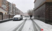 内蒙古呼伦贝尔暴风雪来袭 路面湿滑气温低
