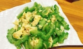 鸡蛋炒苦瓜做法 鸡蛋炒苦瓜怎么做好吃