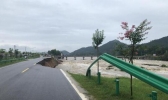 暴雨致黄冈麻城一侧河堤出现塌方 周边群众1800余人已安全转移