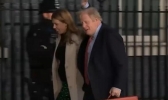 英国首相女友诞下男婴是怎么回事 英国首相女友诞下男婴福大命大